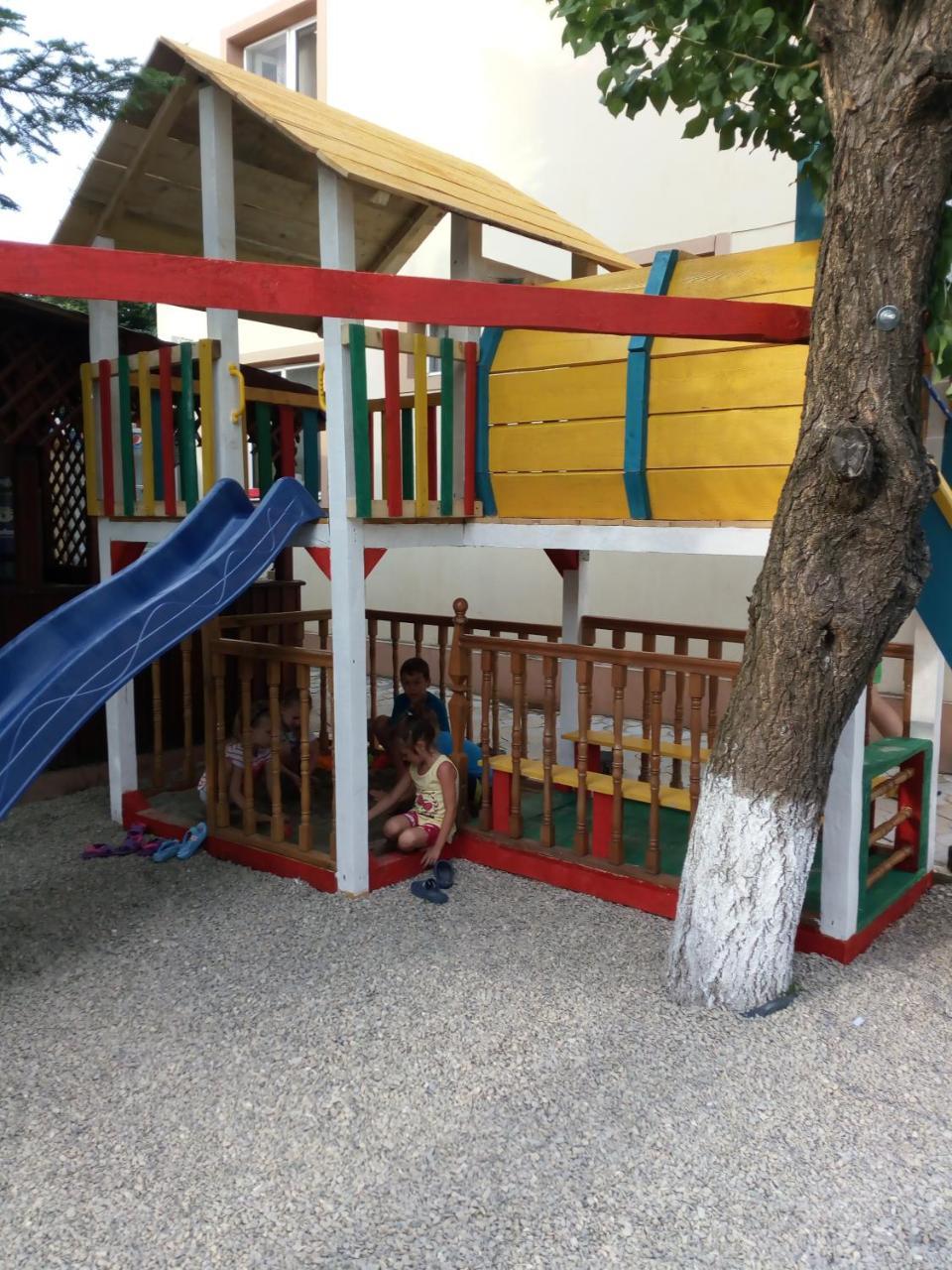 كوستِنيست Pensiunea Casa Johnelly المظهر الخارجي الصورة