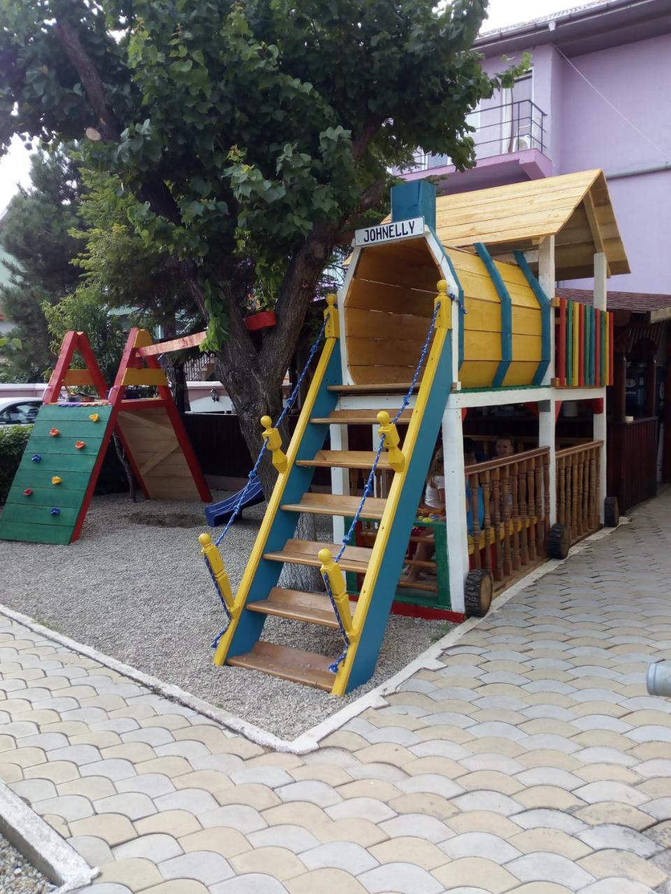 كوستِنيست Pensiunea Casa Johnelly المظهر الخارجي الصورة